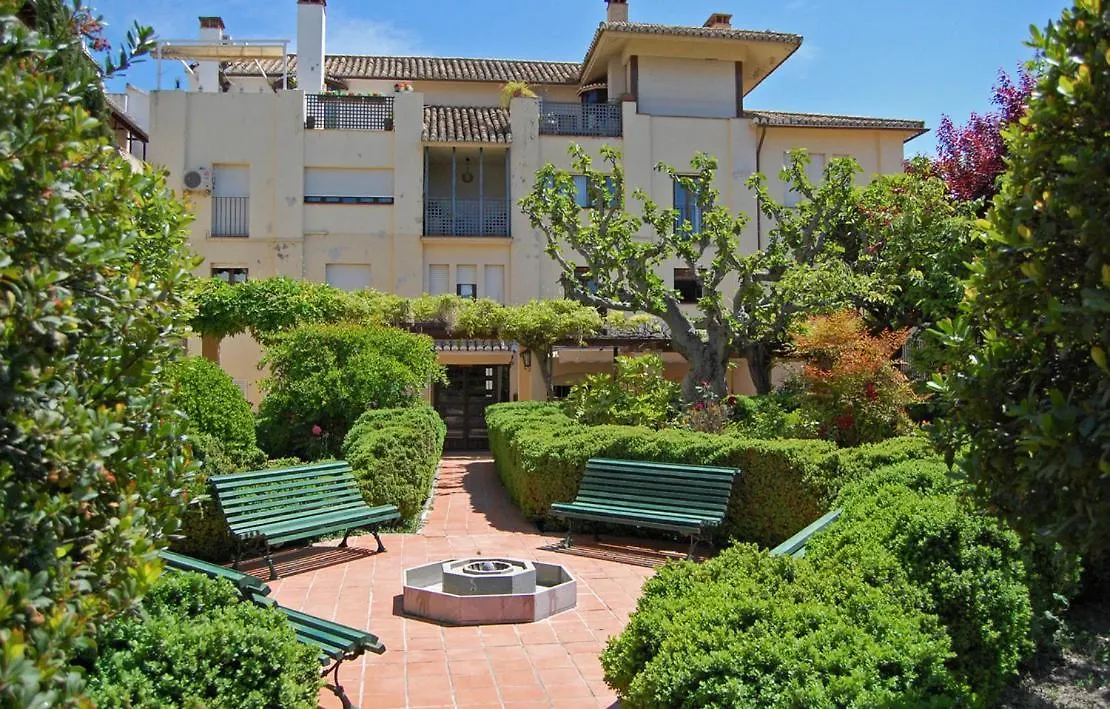 Un Vergel Al Pie De La Alhambra. Enjoy It Now!! contacts
